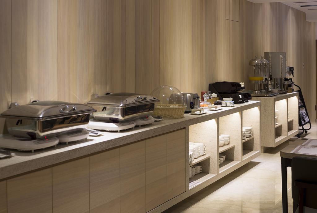 Noble Hotel Тайпей Екстериор снимка