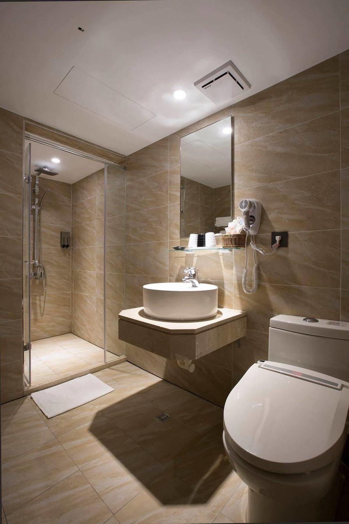 Noble Hotel Тайпей Екстериор снимка