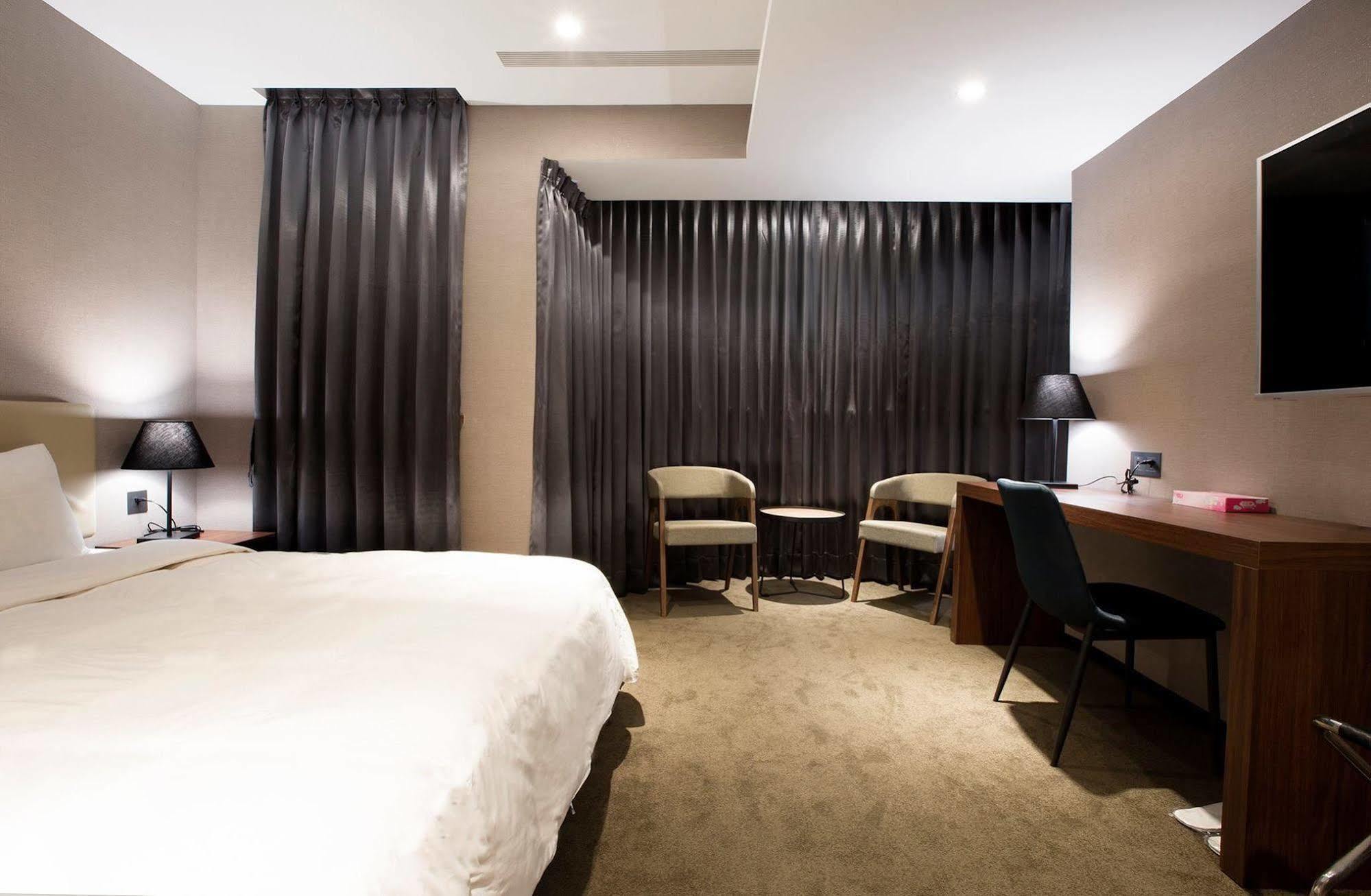 Noble Hotel Тайпей Екстериор снимка