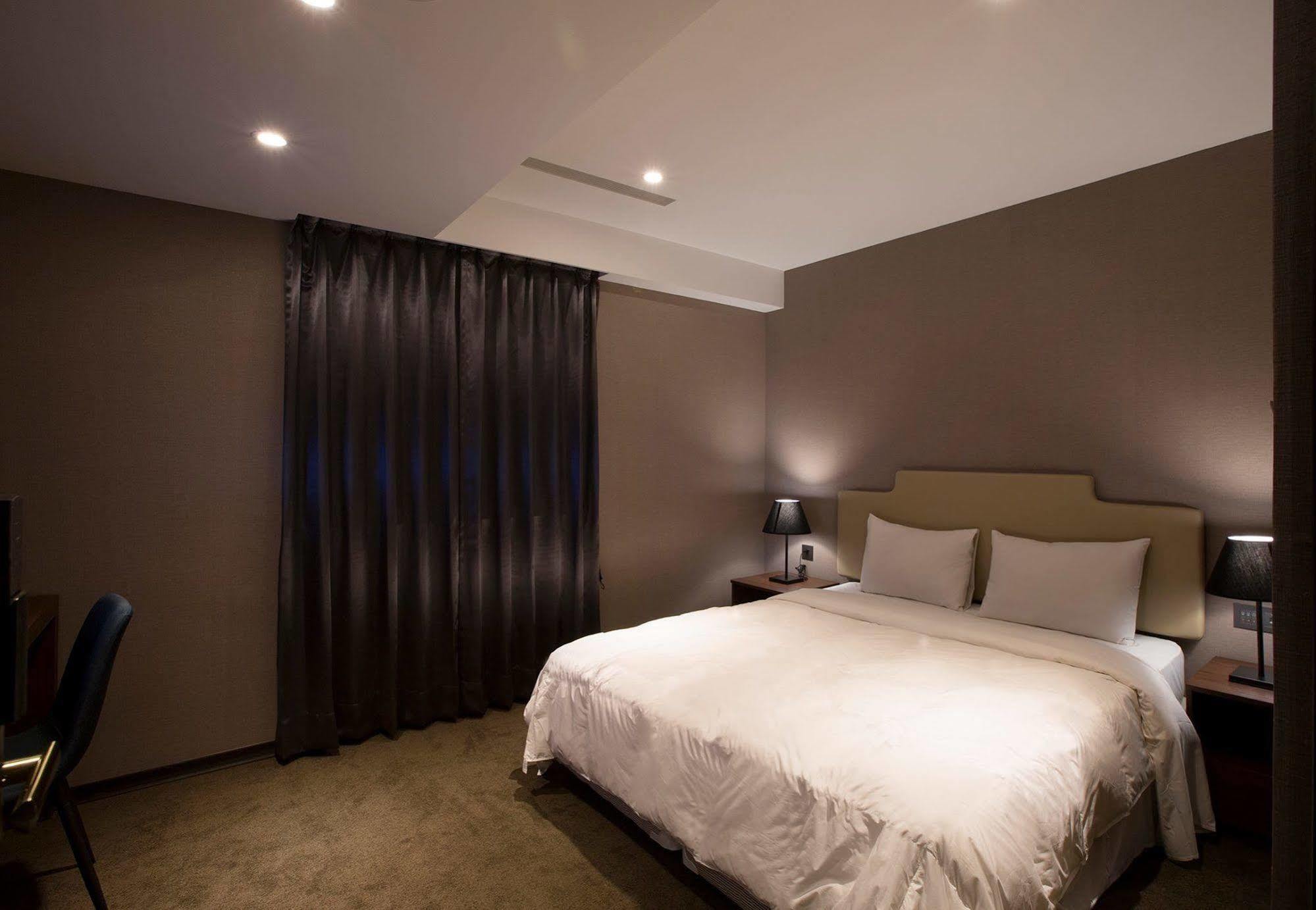 Noble Hotel Тайпей Екстериор снимка