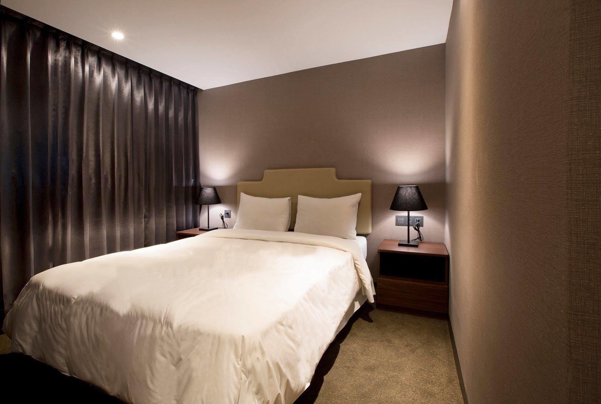 Noble Hotel Тайпей Екстериор снимка