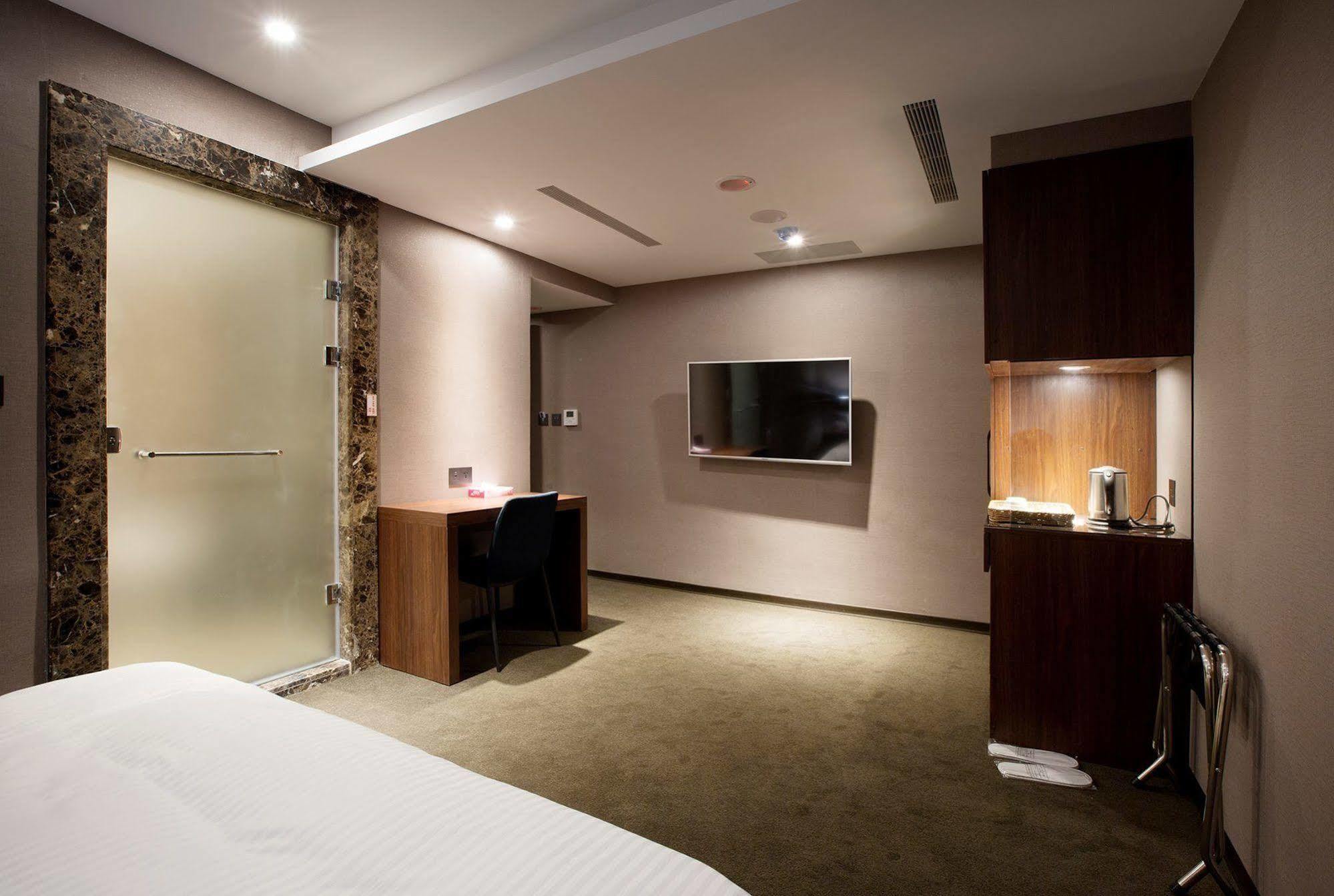 Noble Hotel Тайпей Екстериор снимка