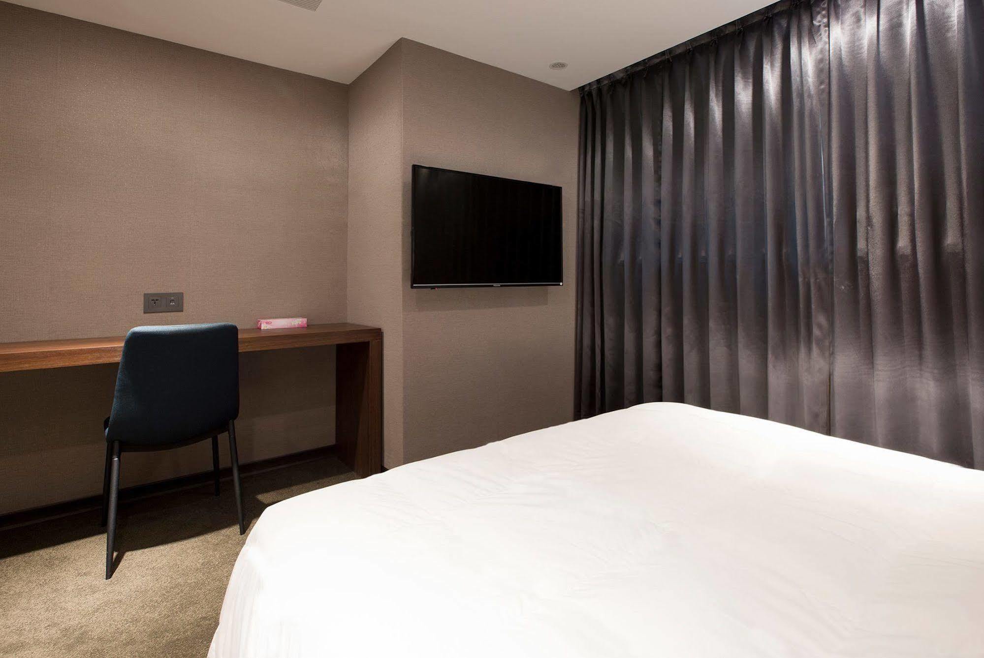 Noble Hotel Тайпей Екстериор снимка