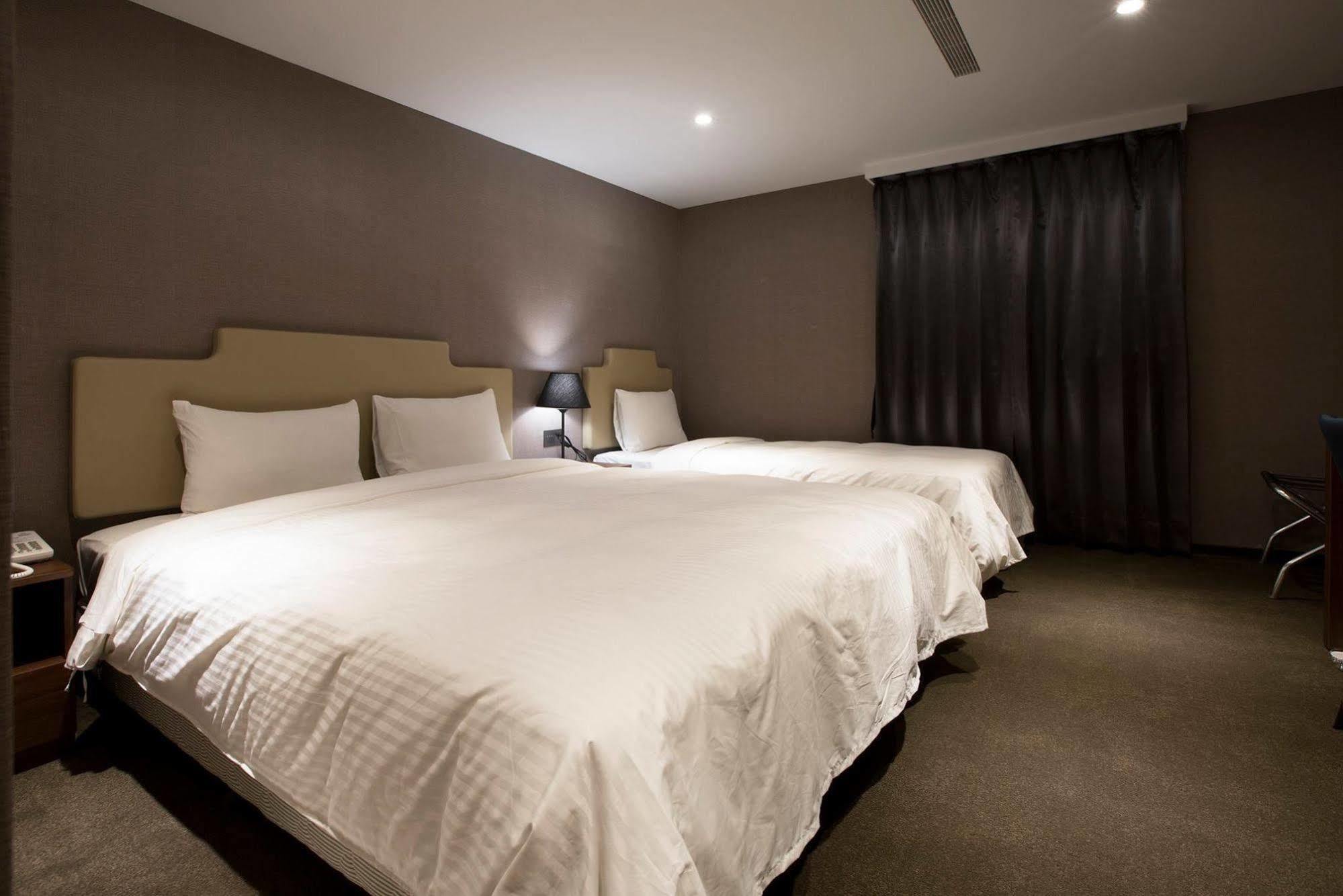 Noble Hotel Тайпей Екстериор снимка