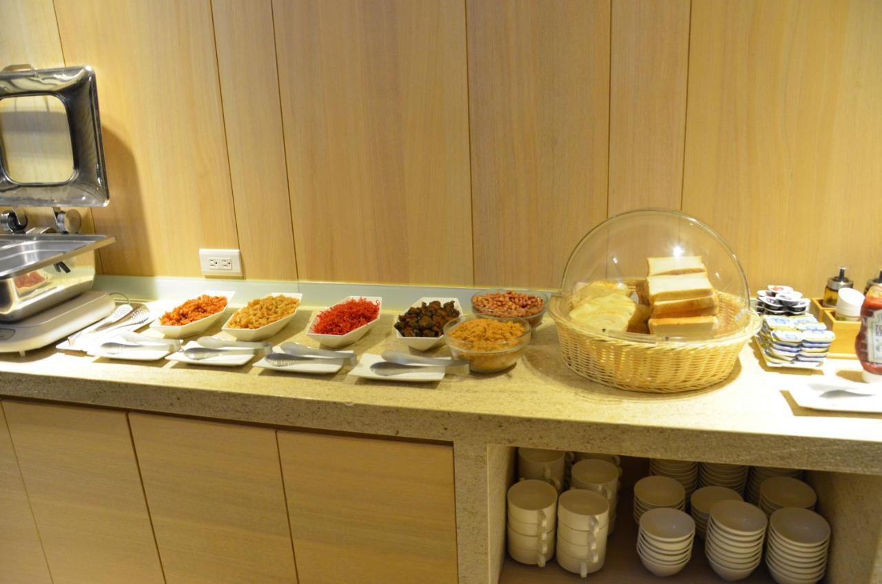 Noble Hotel Тайпей Екстериор снимка